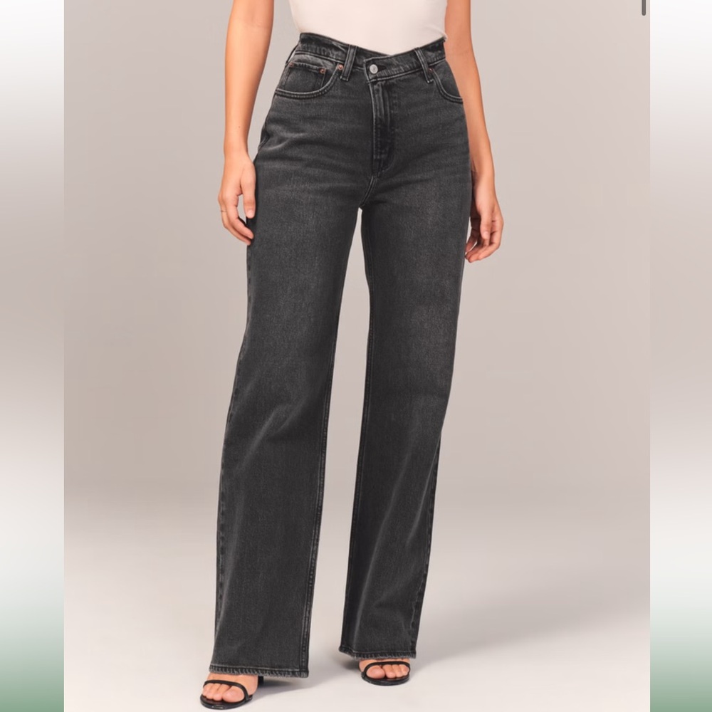 Abercrombie Ultra High Rise 90s Straight Jean